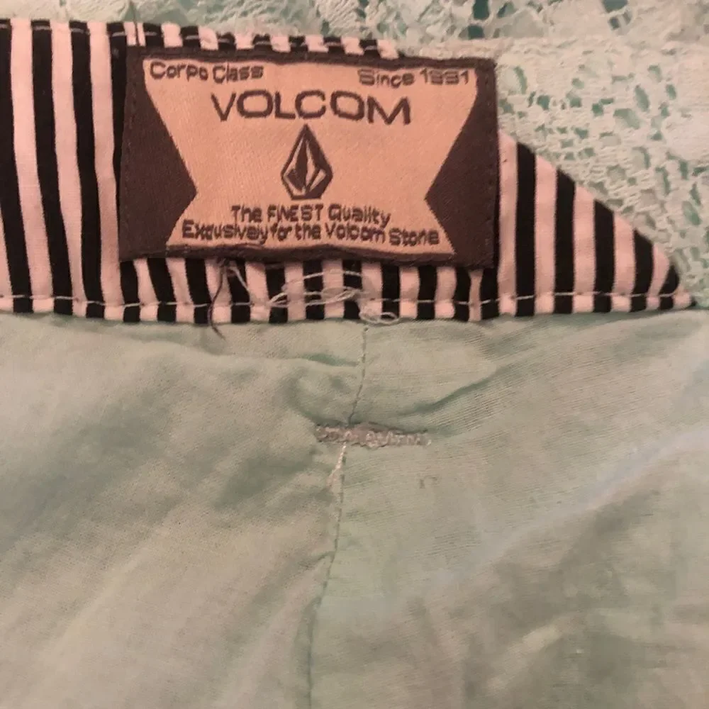 Volcom Floral Lace‎ Lined Shorts